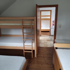 Haus 1 großer Schlafraum Blick in den Flur